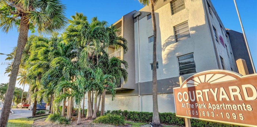 Casa en North Miami, Florida 1 dormitorio, 69.4 m2 № 2076822