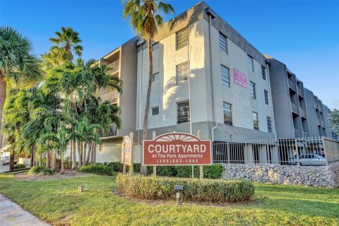 Casa en alquiler en North Miami, Florida, 1 dormitorio, 69.4 m2 № 2076822 - foto 2