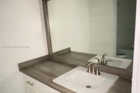Casa en alquiler en North Miami, Florida, 1 dormitorio, 69.4 m2 № 2076822 - foto 18