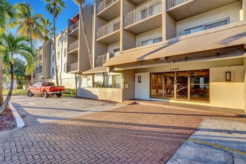 Casa en alquiler en North Miami, Florida, 1 dormitorio, 69.4 m2 № 2076822 - foto 5