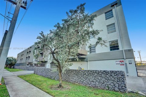 Casa en alquiler en North Miami, Florida, 1 dormitorio, 69.4 m2 № 2076822 - foto 11