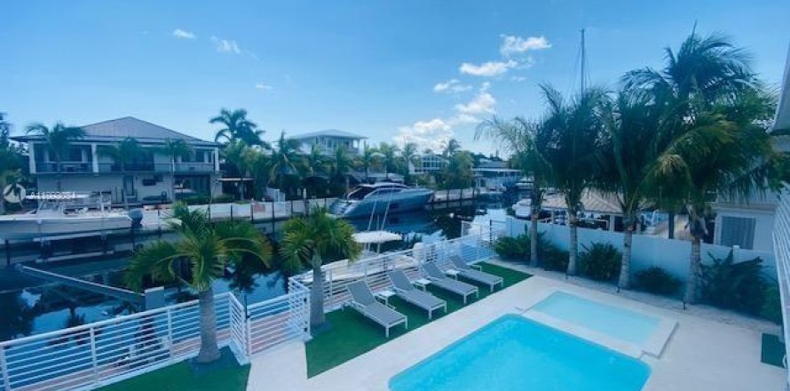 Дом в Ки-Ларго, Флорида 4 спальни, 156.08м2 № 2014339