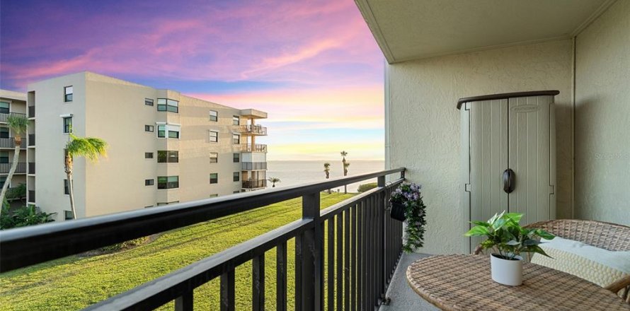Condominio en Cape Canaveral, Florida, 2 dormitorios № 2221706