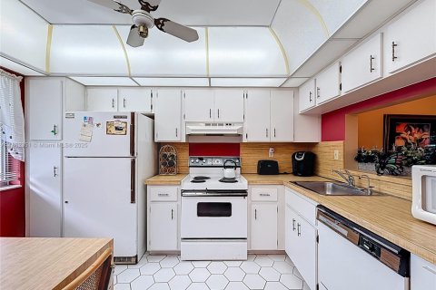 Condo in Lauderhill, Florida, 2 bedrooms  № 1893318 - photo 18