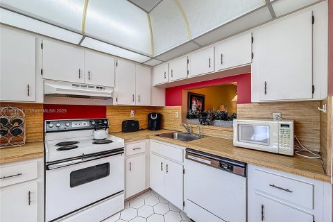 Condominio en alquiler en Lauderhill, Florida, 2 dormitorios, 99.41 m2 № 1893318 - foto 24