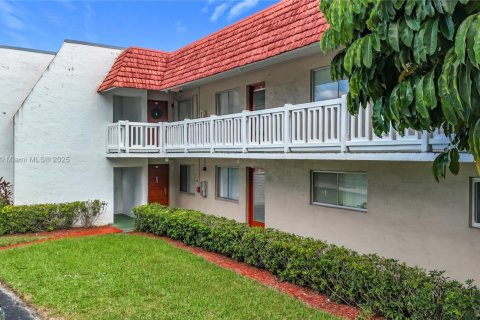 Condominio en alquiler en Lauderhill, Florida, 2 dormitorios, 99.41 m2 № 1893318 - foto 8