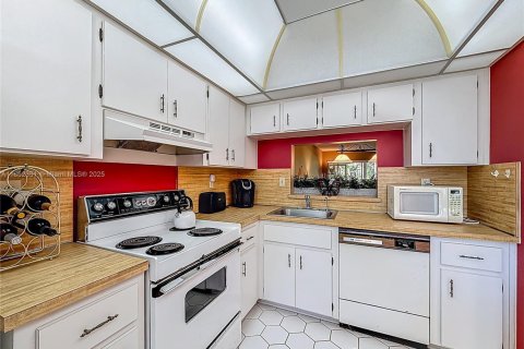 Condo in Lauderhill, Florida, 2 bedrooms  № 1893318 - photo 22
