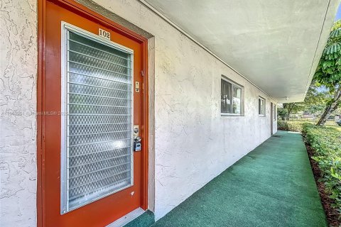 Condo in Lauderhill, Florida, 2 bedrooms  № 1893318 - photo 12
