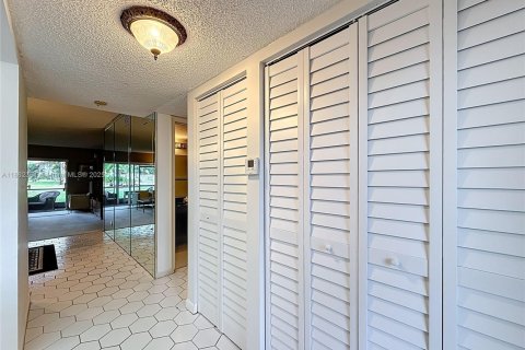 Condo in Lauderhill, Florida, 2 bedrooms  № 1893318 - photo 14