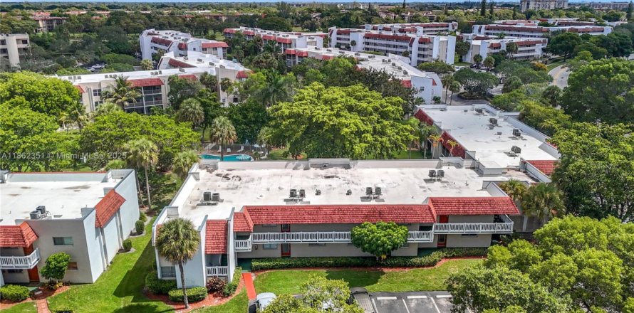 Condominio en Lauderhill, Florida, 2 dormitorios  № 1893318