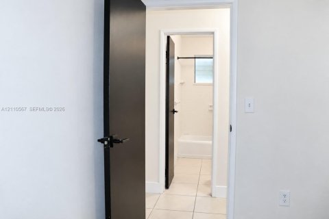 Villa ou maison à vendre à Hollywood, Floride: 2 chambres, 85.47 m2 № 2432537 - photo 7