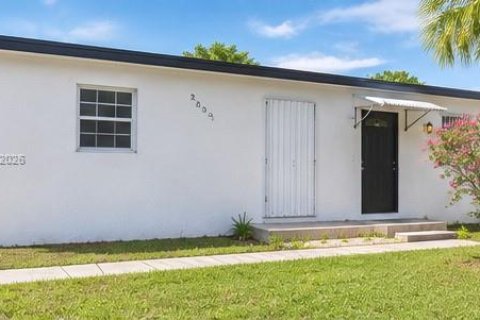 Villa ou maison à vendre à Hollywood, Floride: 2 chambres, 85.47 m2 № 2432537 - photo 2