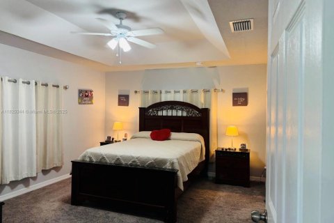 Villa ou maison à vendre à Cape Coral, Floride: 4 chambres, 152.55 m2 № 1977203 - photo 15