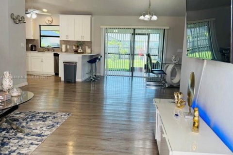 Villa ou maison à vendre à Cape Coral, Floride: 4 chambres, 152.55 m2 № 1977203 - photo 7