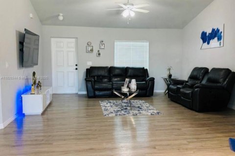 Villa ou maison à vendre à Cape Coral, Floride: 4 chambres, 152.55 m2 № 1977203 - photo 9