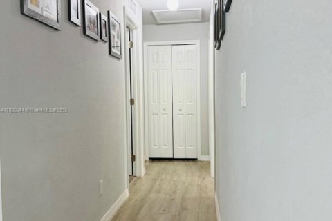 Villa ou maison à vendre à Cape Coral, Floride: 4 chambres, 152.55 m2 № 1977203 - photo 21