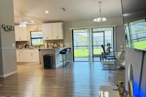 Villa ou maison à vendre à Cape Coral, Floride: 4 chambres, 152.55 m2 № 1977203 - photo 12