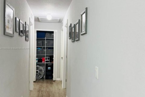 Villa ou maison à vendre à Cape Coral, Floride: 4 chambres, 152.55 m2 № 1977203 - photo 28