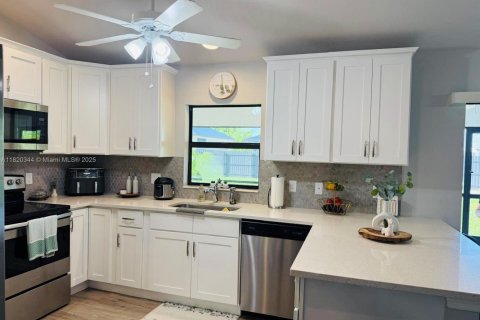 Villa ou maison à vendre à Cape Coral, Floride: 4 chambres, 152.55 m2 № 1977203 - photo 14