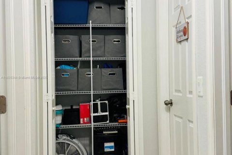 Villa ou maison à vendre à Cape Coral, Floride: 4 chambres, 152.55 m2 № 1977203 - photo 29