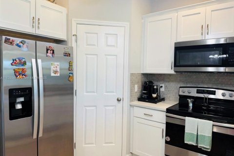 Villa ou maison à vendre à Cape Coral, Floride: 4 chambres, 152.55 m2 № 1977203 - photo 13