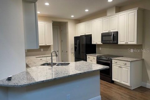 Touwnhouse à louer à Sarasota, Floride: 3 chambres, 173.63 m2 № 2416228 - photo 2