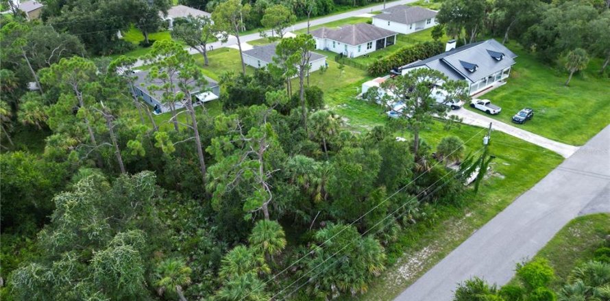 Terrain à North Port, Floride № 2158739