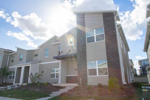 Townhouse in Davenport, Florida 5 bedrooms, 201.41 sq.m. № 1901388 - photo 1
