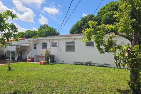Casa en venta en Hialeah, Florida, 3 dormitorios, 127.74 m2 № 1776424 - foto 20
