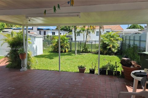 Casa en venta en Hialeah, Florida, 3 dormitorios, 127.74 m2 № 1776424 - foto 24