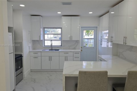 Casa en venta en Hialeah, Florida, 3 dormitorios, 127.74 m2 № 1776424 - foto 7