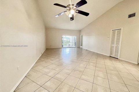 Townhouse in Deerfield Beach, Florida 2 bedrooms, 143.81 sq.m. № 1979401 - photo 5