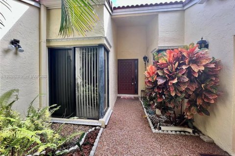 Townhouse in Deerfield Beach, Florida 2 bedrooms, 143.81 sq.m. № 1979401 - photo 2