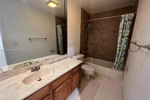 Townhouse in Deerfield Beach, Florida 2 bedrooms, 143.81 sq.m. № 1979401 - photo 14