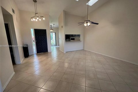 Townhouse in Deerfield Beach, Florida 2 bedrooms, 143.81 sq.m. № 1979401 - photo 4