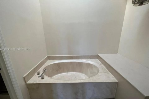 Townhouse in Deerfield Beach, Florida 2 bedrooms, 143.81 sq.m. № 1979401 - photo 12