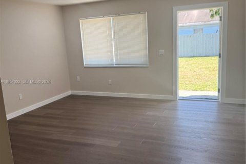 Casa en alquiler en West Palm Beach, Florida, 3 dormitorios, 176.89 m2 № 2011759 - foto 5