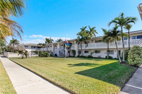 Condo in Hollywood, Florida, 2 bedrooms  № 2024130 - photo 4