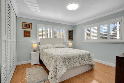 Condo in Hollywood, Florida, 2 bedrooms  № 2024130 - photo 21