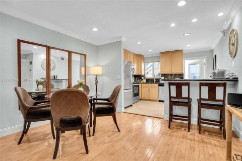 Condo in Hollywood, Florida, 2 bedrooms  № 2024130 - photo 6