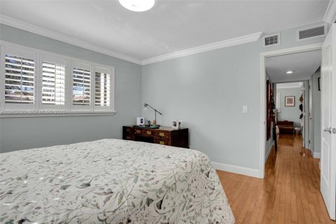 Condo in Hollywood, Florida, 2 bedrooms  № 2024130 - photo 22