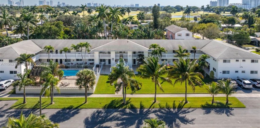 Condo in Hollywood, Florida, 2 bedrooms  № 2024130