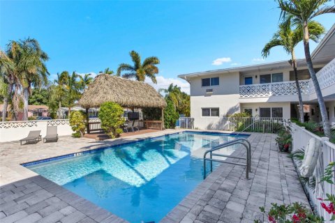 Condo in Hollywood, Florida, 2 bedrooms  № 2024130 - photo 2