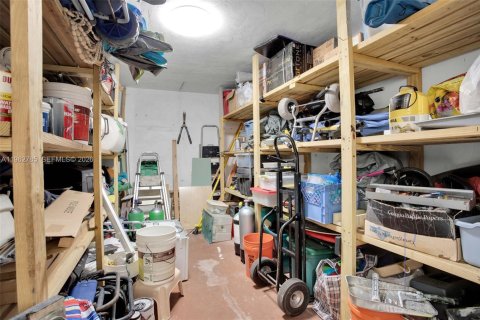 Condo in Hollywood, Florida, 2 bedrooms  № 2024130 - photo 28