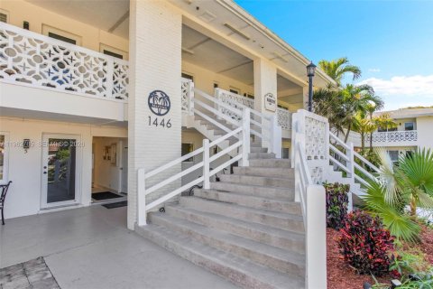 Condo in Hollywood, Florida, 2 bedrooms  № 2024130 - photo 3