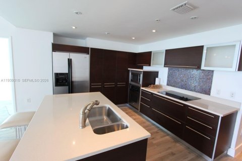 Copropriété à louer à Miami, Floride: 2 chambres, 128.02 m2 № 1996589 - photo 3