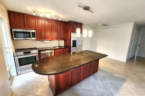 Copropriété à vendre à Fort Lauderdale, Floride: 2 chambres, 104.05 m2 № 1944748 - photo 2