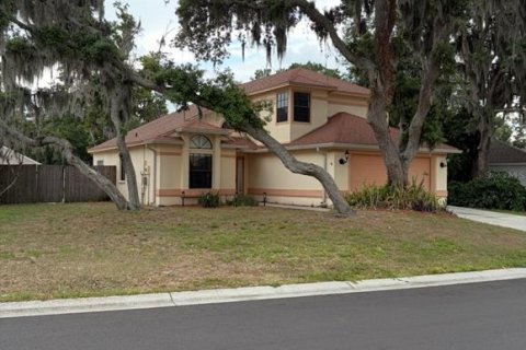 House in Plant City, Florida 3 bedrooms, 175.21 sq.m. № 2112761 - photo 2