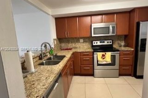 Condo in Miami, Florida, 2 bedrooms  № 2263761 - photo 2