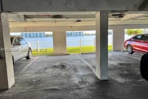 Condo in Miami, Florida, 2 bedrooms  № 2263761 - photo 10
